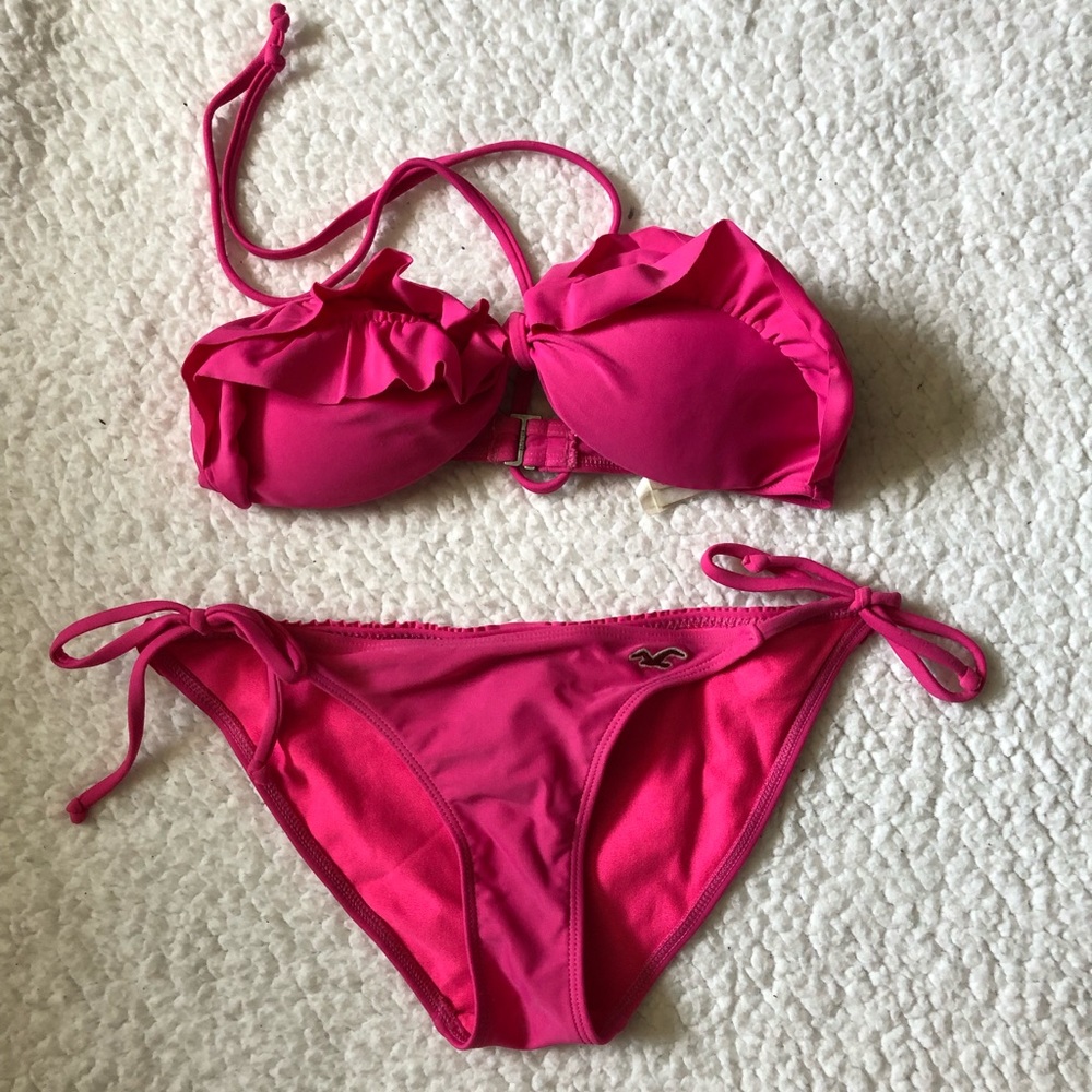 Swim suit set.